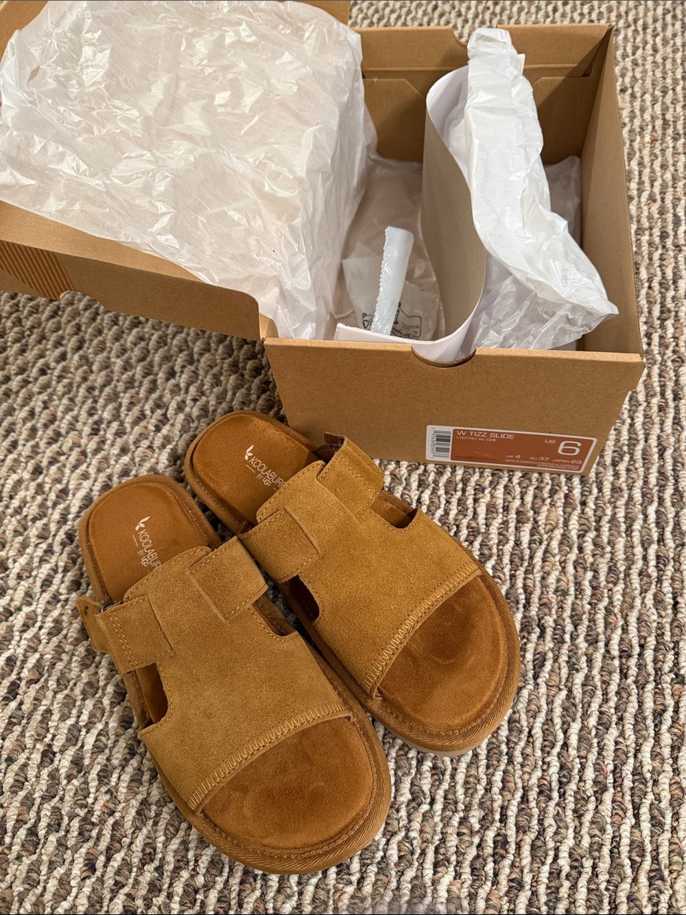 Koolaburra by UGG Chestnut Suede Platform Slide Sandals size 6, new in box